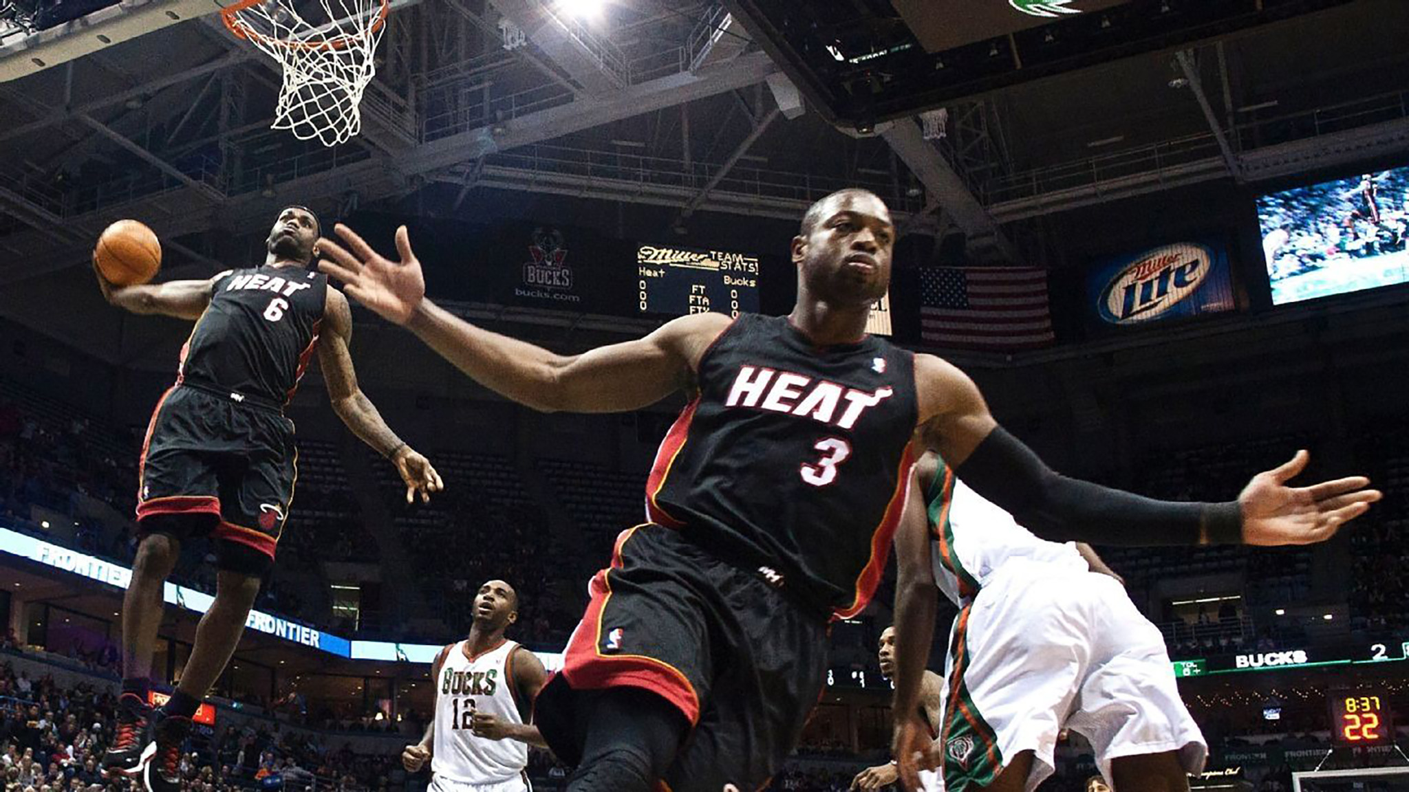 lebron and wade dunking